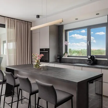 Beautiful Scallop Villa Podlug