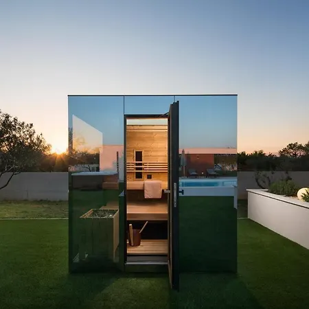 Beautiful Scallop Villa