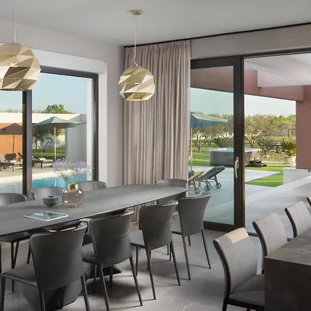 Villa Beautiful Scallop